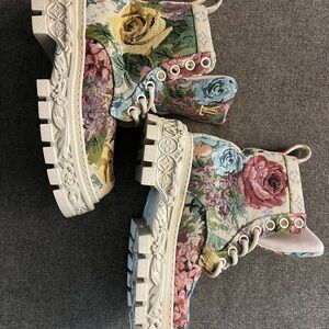 New Baroque Louis Vuitton boots never worn